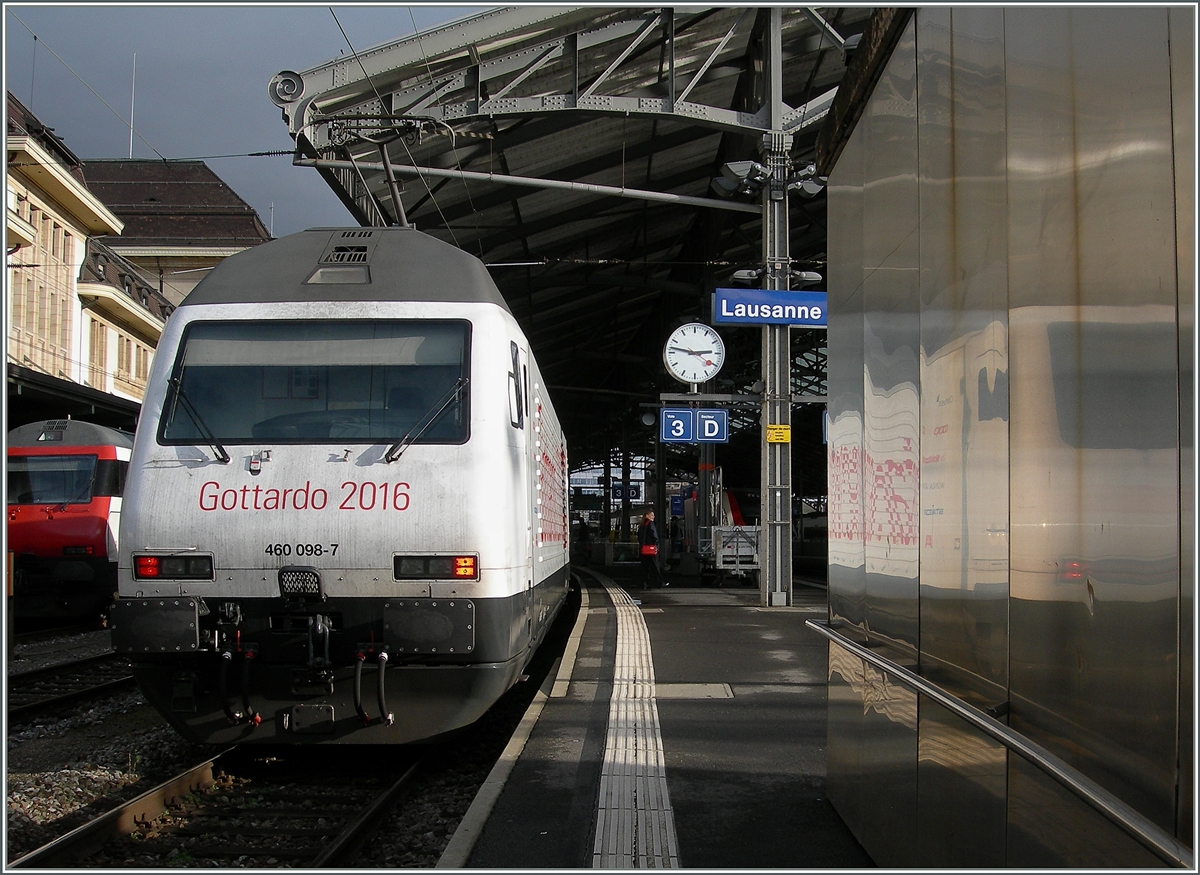 Die SBB Re 460 098-7  Biasca  in Lausanne.
4. Jan. 2016