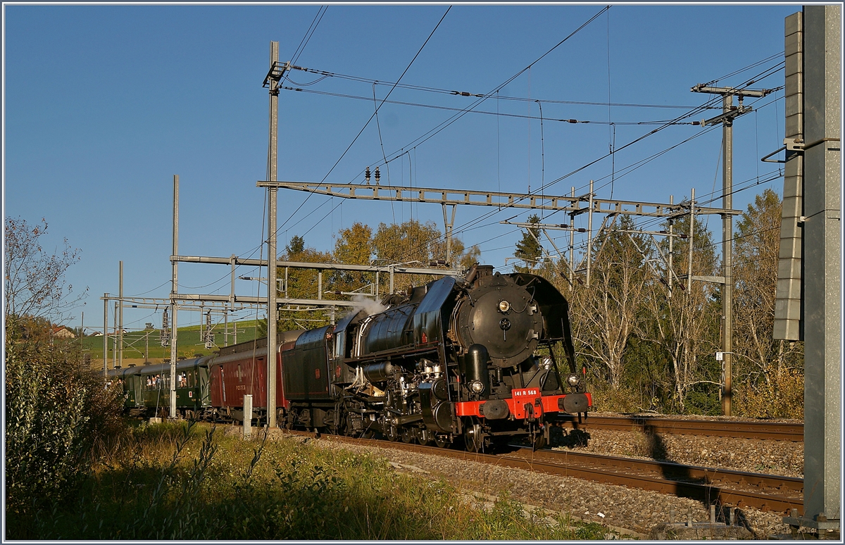 Die SNCF 141 R 568 auf der Rückfahrt kurz vor Palézieux

26. Okt. 2019