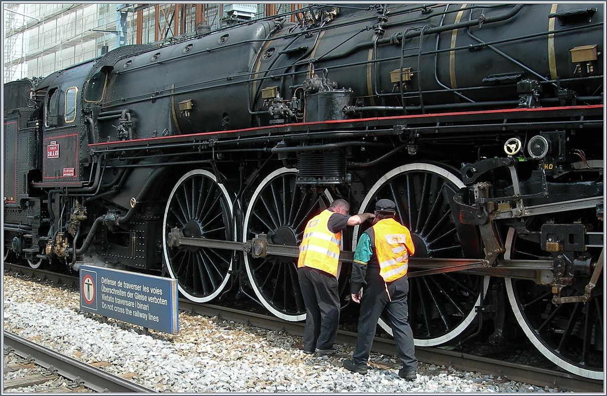 Dies Bild der unausweichlich nur teilbar sichtbaren Lok zeigt zumindest andeutungsweise die Dimension dieses Dampflok-Riesen. 
Morges, den 30 Mai 2009 