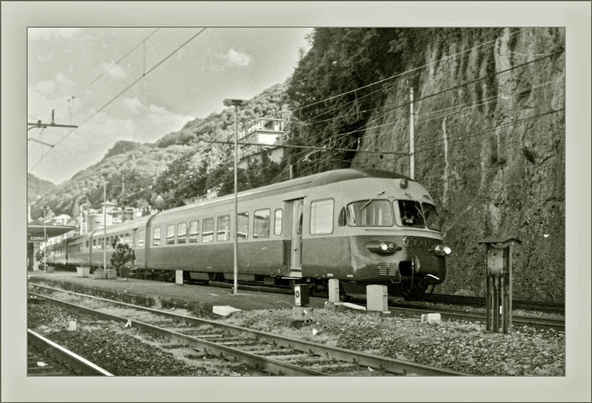Dieses qualitativ nicht sehr gute Bild zeigt den TEE Gotthardo von Milano nach Zürich bei der Ausfahrt in Como San Giovanni.
Juni 1985 