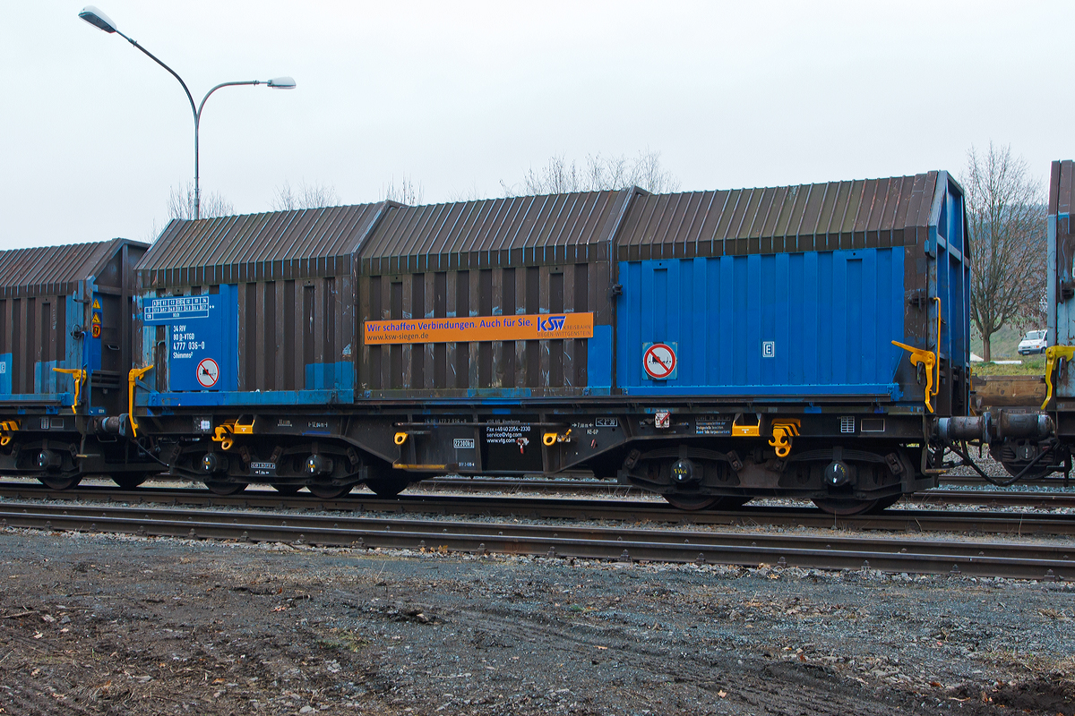 Drehgestell-Flachwagen mit Teleskophauben f�r Coiltransporte mit vier Rads�tzen der Gattung Shimmns�, 34 RIV 80 D-VTGD 3777 036-0, von der Vermietungsfirma VTG AG an die KSW- Kreisbahn Siegen-Wittgenstein vermietet, abgestellt am 02.12.2014 auf dem Betriebsbereich Freien Grunder Eisenbahn der KSW in Herdorf.

Technische Daten:
Spurweite: 1.435 mm
L�nge �ber Puffer: 12.040 mm
Ladel�nge: 10.800 mm
Drehzapfenabstand: 7.000 mm
Achsabstand im Drehgestell: 1.800 mm
Gesamter Radsatzstand: 8.800 mm
Ladebreite in den Mulden:  2.400 mm
Laderaum: f�r 5 Coils
H�chstgeschwindigkeit: 100 km/h (beladen) / 120 km (leer)
Maximales Ladegewicht: 67,7
Eigengewicht: 22.300
Kleinster bef. Gleisbogenradius: 35 m