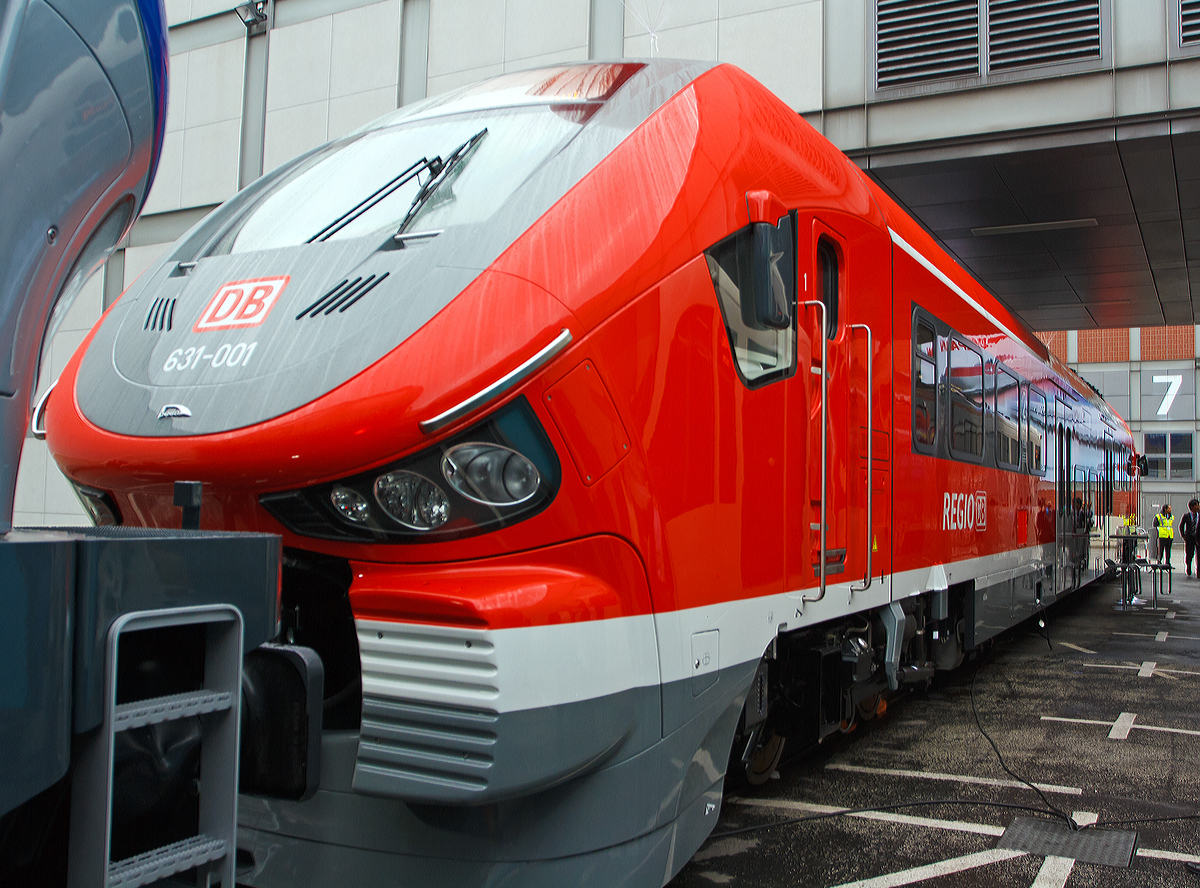 
Durch die GAMA etwas verdeckt, der Dieseltriebwagen PESA LINK DB 631-001 (95 80 0631 001-4 D-DB ABpd) ein Vorserienfahrzeug das auf der InnoTrans 2014 in Berlin (26.09.2014) vorgestellt wurde.