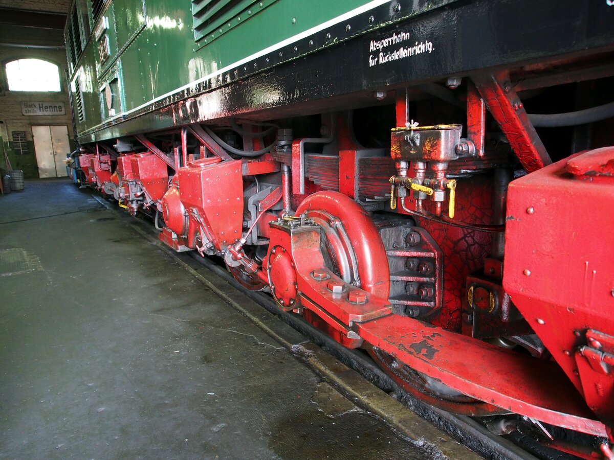 E 18 31 im Eisenbahnmuseum Halle am 20.07.2019. Detailaufnahme Fahrwerk.