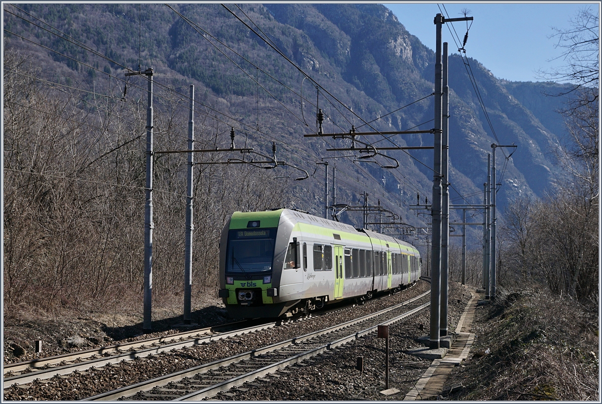 Ein BLS Lötschberger asl RE von Bern nach Domodossola kurz nach Varzo, ab Juli soll dass RE Angebot noch ausgebaut werden.
11. März 2017