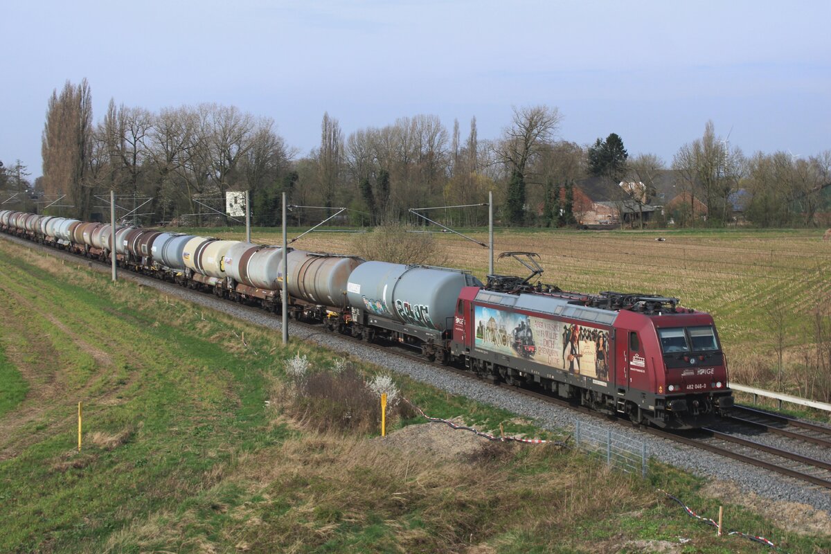 Ein Hohepunkt am meiner 1.Besuch an die Brücke bei Praest am 20 März 2024 war IGE 482 046 mit ein aus Emmerich von RRF ubernommener Kesselwagenzug. Es händelt sich hier um einer ex-SBB Cargo Ellok.
