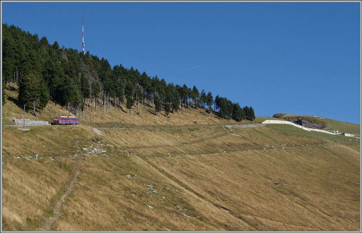 Ein kleiner Zug in einer grossartigen Landschaft: Der MG Beh 4/8 erreicht in Kürze die Gipfelstation.
13. Sept. 2013