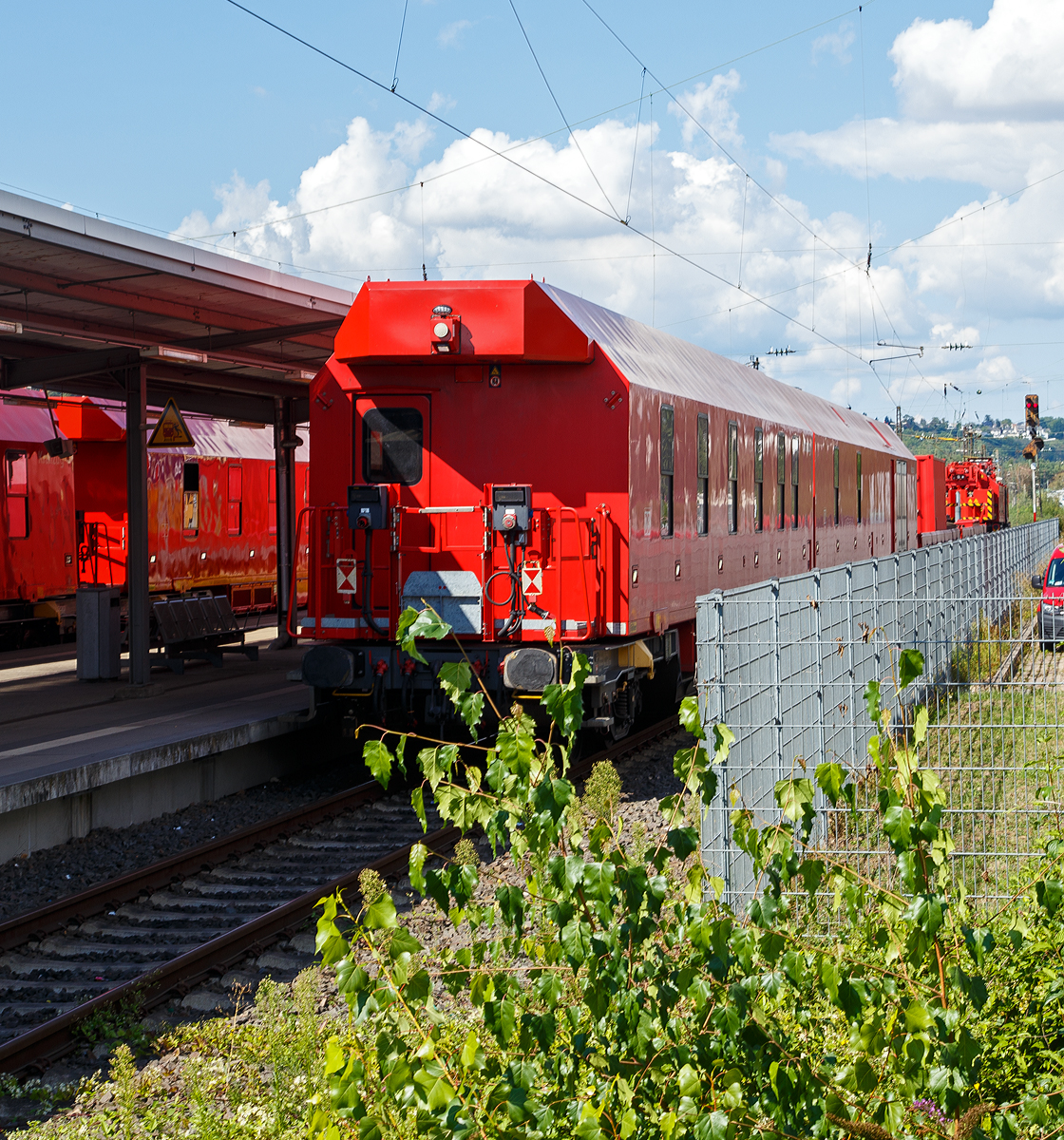 Ein Kranzugbegleitwagen 90 80 9 370 xxx-x D-DB der DB Netz Notfalltechnik am 02.09.2020 im Bf Niederlahnstein. Am 30.08.2020 war hier ein mit Diesel beladener Kesselwagenzug entgleist, nun waren die Aufräumarbeiten im vollen Gange. Der Bahnsteig war abgesperrt so konnte ich nur dieses Bild machen und die Nr. nicht lessen.