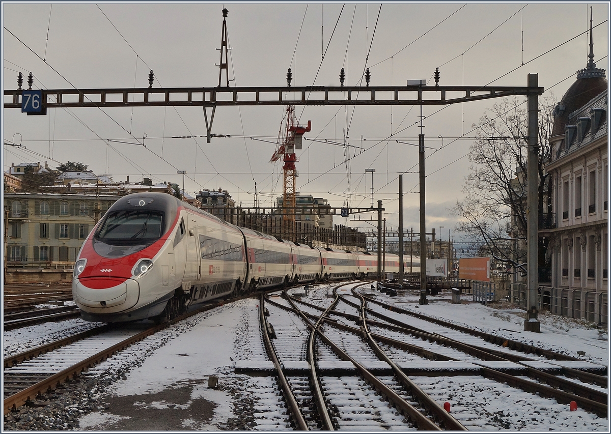 Ein SBB ETR 610 erreicht als EC 32, unterwegs von Milano nach -Genève, den Bahnhof Lausanne.
1. Dez. 2017