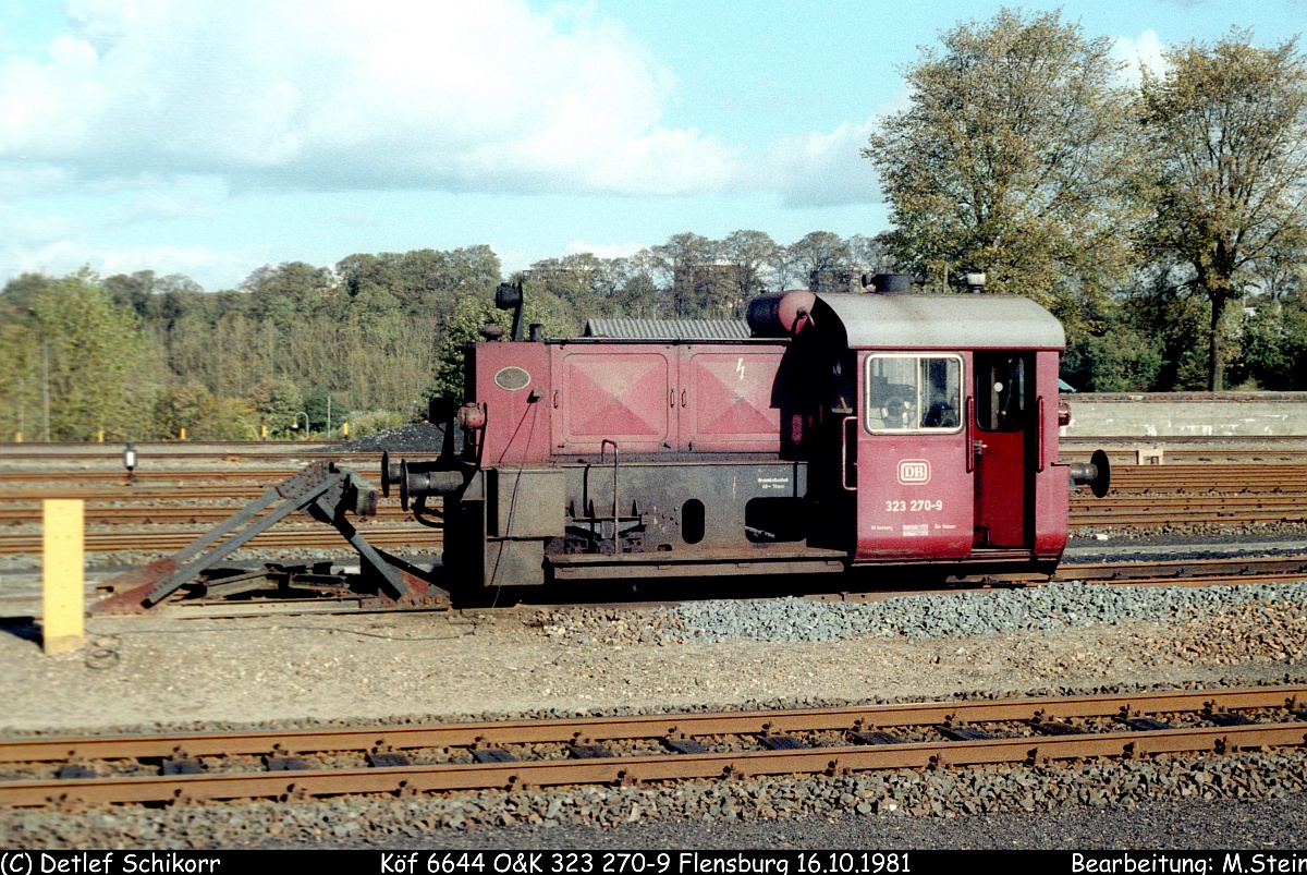 Eine der wenigen heute noch aktiven Rangierdiesel...Köf 6644 O&K 323 270-9 Flensburg 16.10.1981. Noch rangiert sie in oranger Farbgebung im Kieler Nordhafen(Wik) an der Ölmühle für Northrail rum. (DigiScan 017)