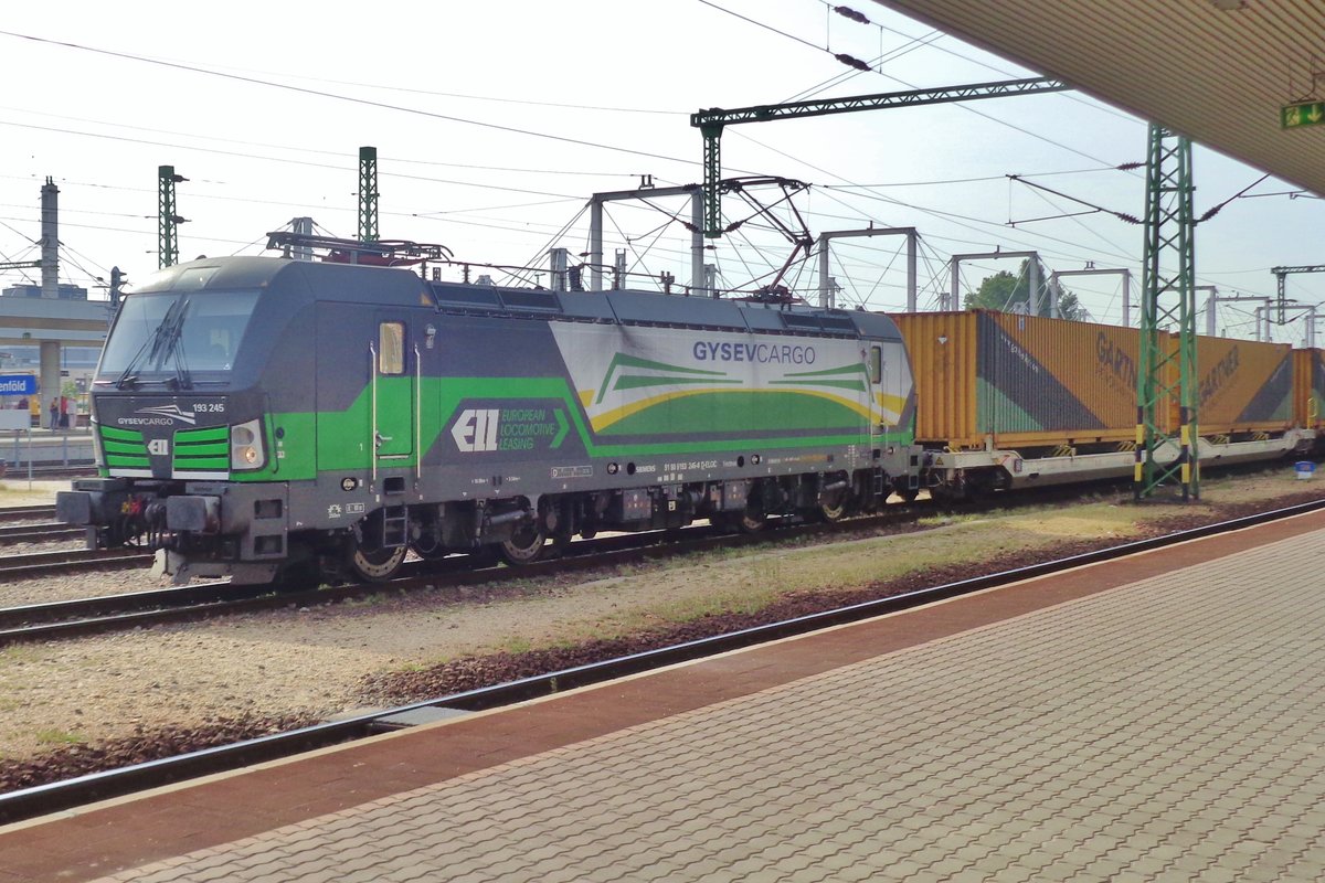 ELL/GySEV 193 245 steht mit der Hangartner am 10 September 2018 in Kelenföld.