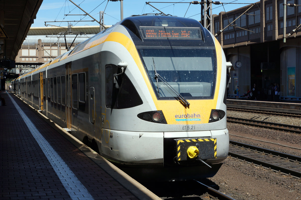 EUROBAHN: Regiobahn mit ET 5.21 von Stadler Rail auf den n�chsten Einsatz wartend in Kassel-Wilhelmsh�he am 7. August 2016.
Foto: Walter Ruetsch