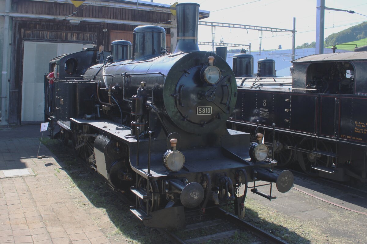 Ex-SBB Habersack 5810 steht am 18 Mai 2025 während das Bahnfest  150 Jahre Emmentalbahn  ins Depot von Konolfingen.