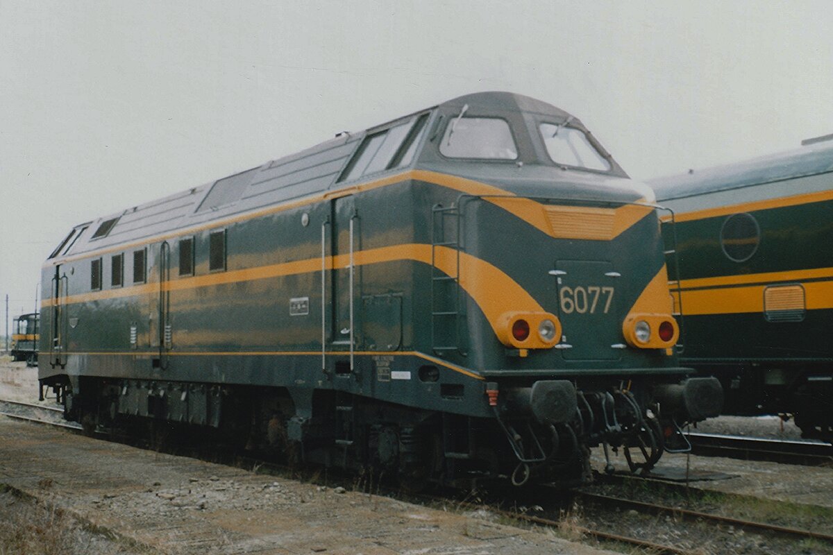 Ex SNCB 6077 steht am 12 September 2004 in Saint-Ghislain auf das Museumgelände der PFT-TSP. 