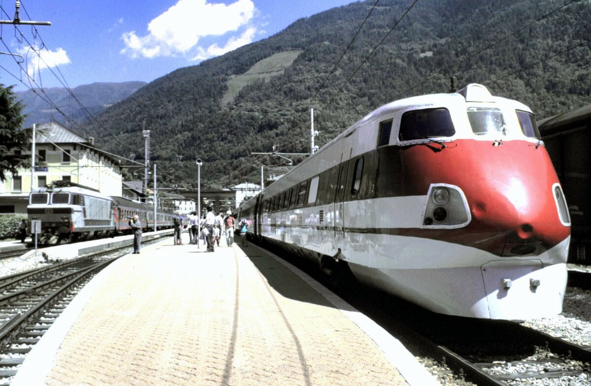 FS ETR 450 Nr.3 in Tirano im August 1989. Vorstellung des Triebwagens im Rahmen des RhB Jubil�ums.
