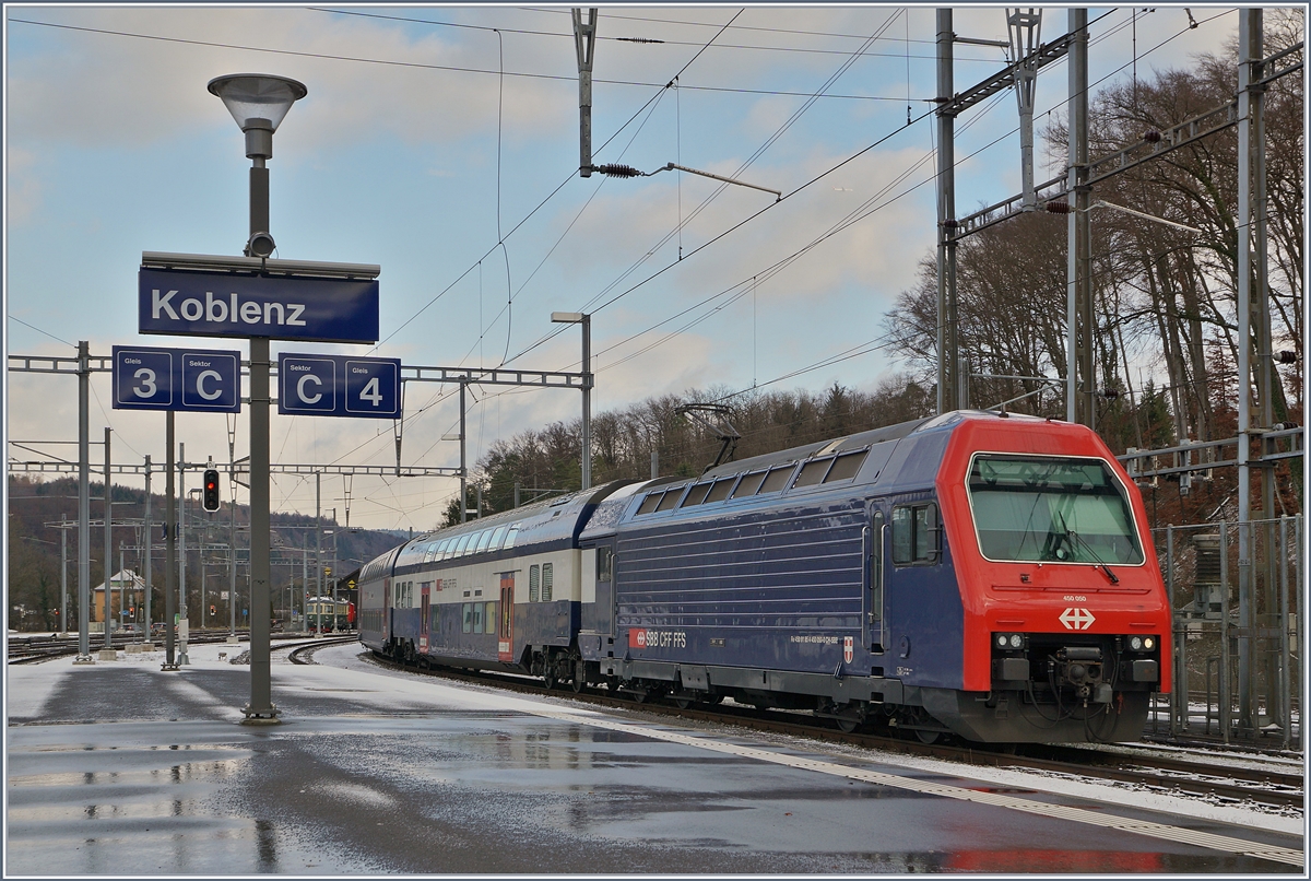 Für einmal kein Zugsuchbild, sondern ein Flugsuchbild...

Die SBB Re 450 050 bei der Wochenendruhe in Koblenz.
9. Dez. 2017

PS als ich das Flugzeug sah war es im blauen Himmel, beim Abdrücken jedoch schon in einer Wolke 