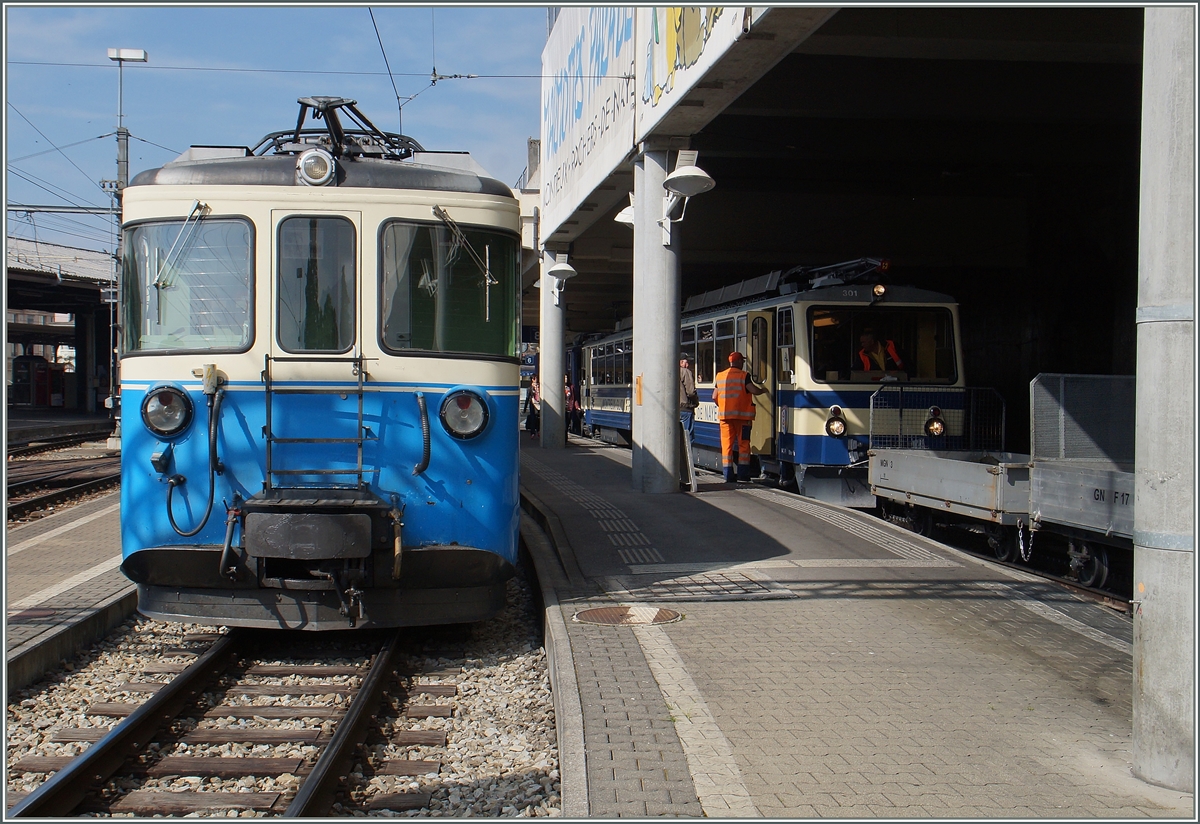 Für den MVR Regionalverkehr Vevey - Blonay und Montreux - Les Avants braucht die MOB in den Spitzenzeiten vier Umläufe. Fällt nun einer der vier GTW Be 2/6 aus, übernimmt vermehrt ein ABDe 8/8 den vierten Umlauf. 
Hier wartet ein solcher auf den Spätnachmittäglichen Einsatz.
2. Okt. 20105