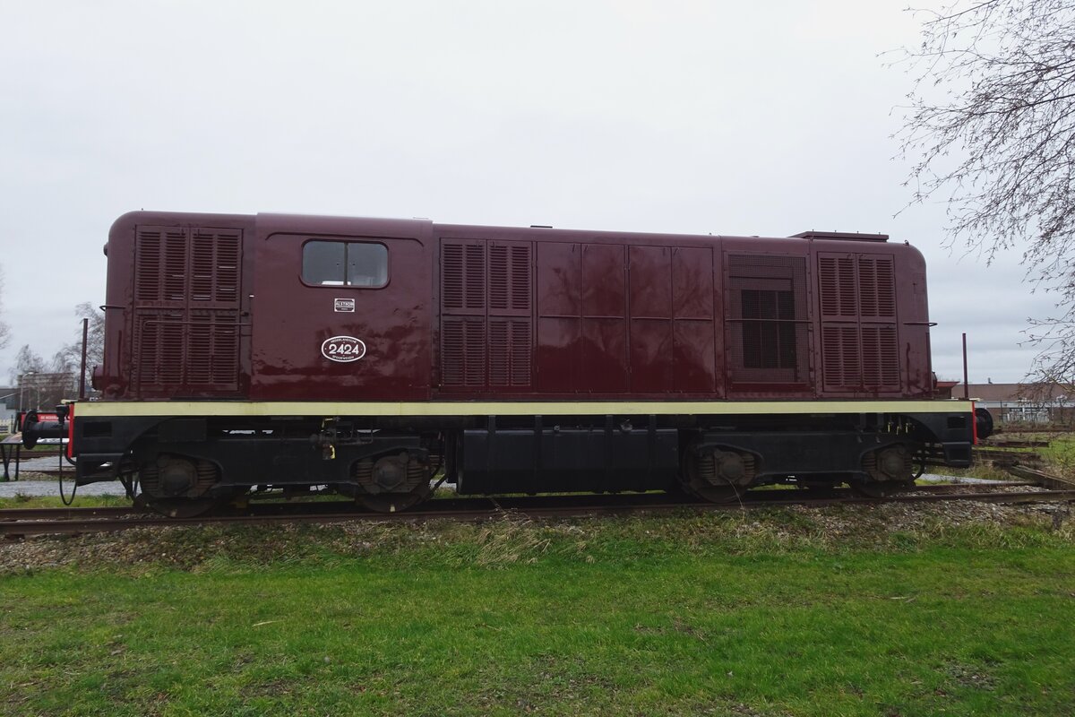 Ganz restauriert ist ex-NS, ex-VFLI 2424 und steht am 18 Februar 2023 in Goes bei der SGB.