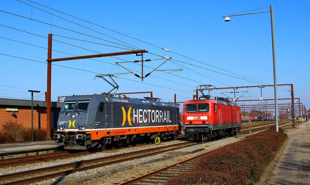 Hector DIE ANOTHER DAY 241.007-2  Bond  und WFL 114 006-0 beim  Zugwechsel  Bhf Pattburg/DK 20.03.2022