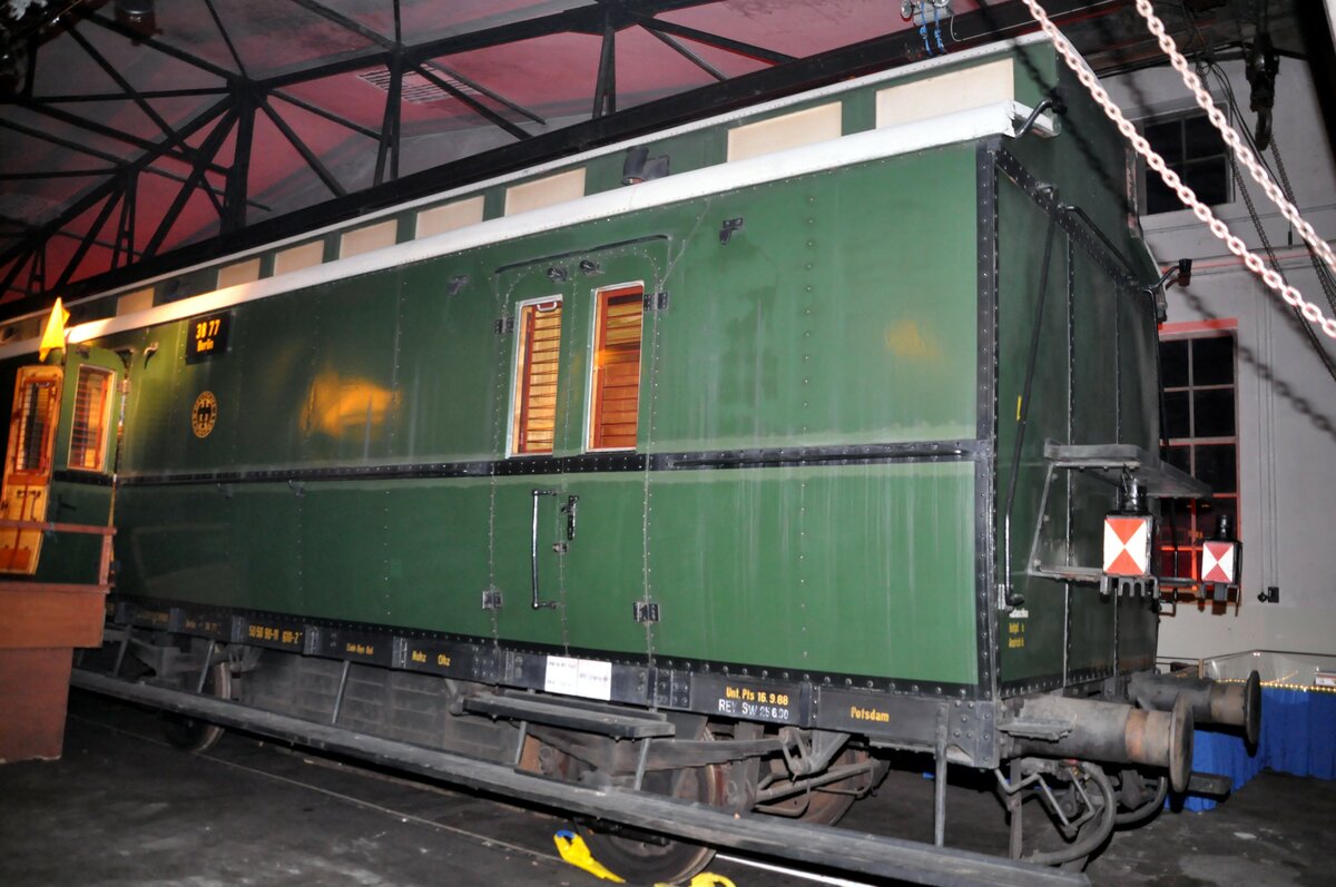 Historischer Bahnpostwagen im Bahnpark Augsburg am 15.03.2013.