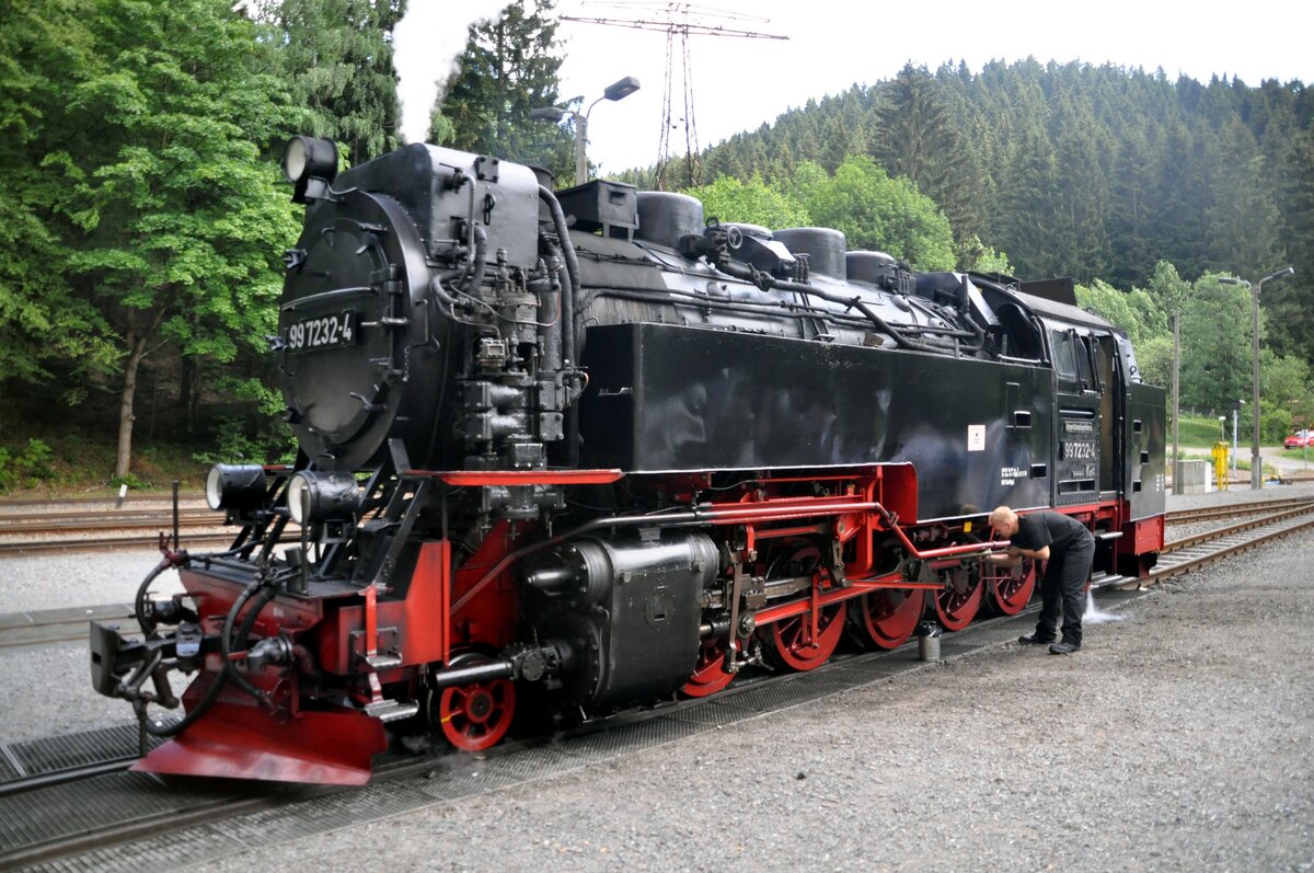 HSB 99 7232-4 in der Station Eisfelder Talmühle am 12.06.2011.
