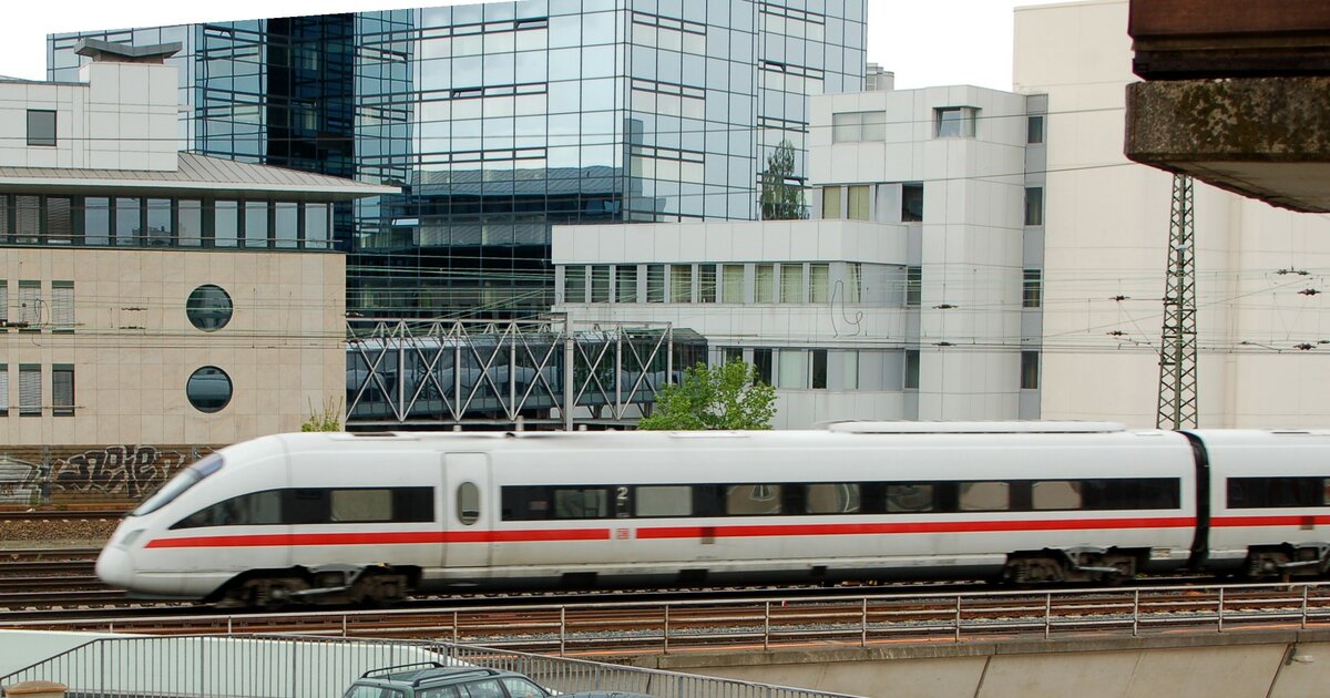 ICE 3 603 in Hannover Hbf am 17.04.2007.