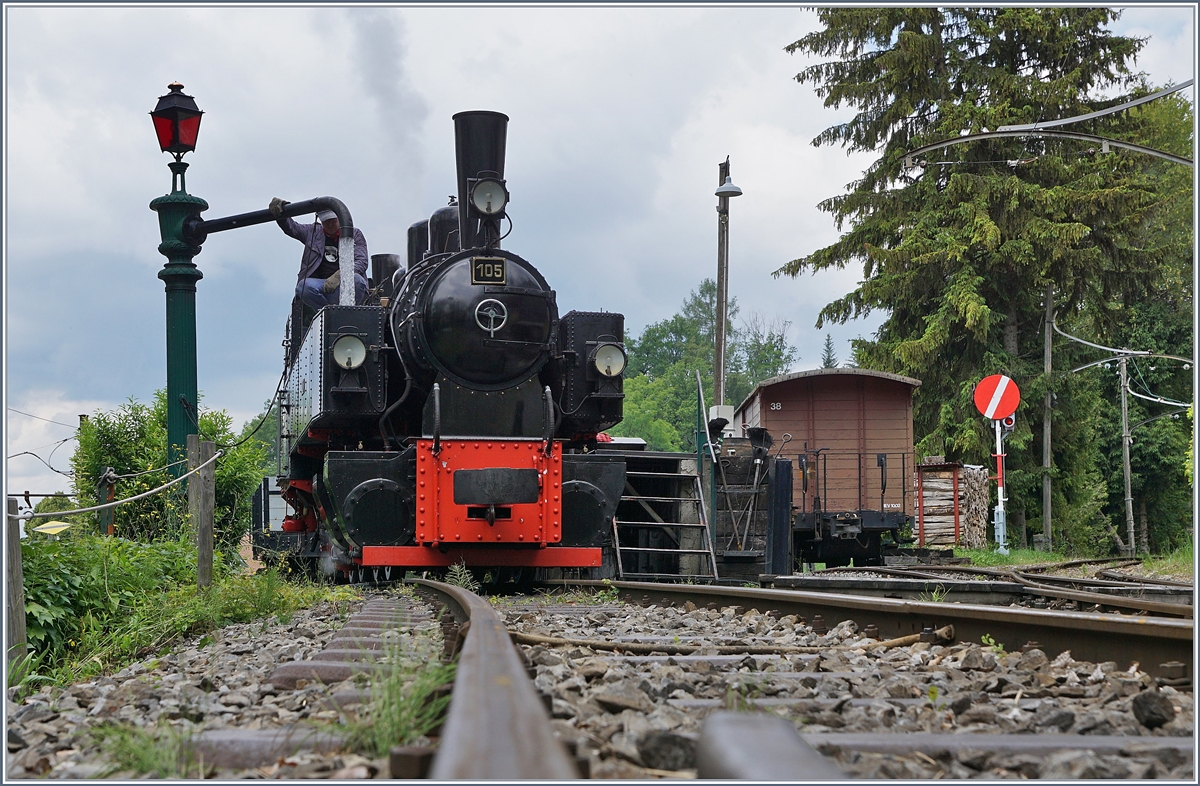 In Chaulin wird die Blonay Cahmby Bahn G 2x 2/2 105 für die Nachmittagsdampfzüge vorbereitet. 

13. Juni 2020