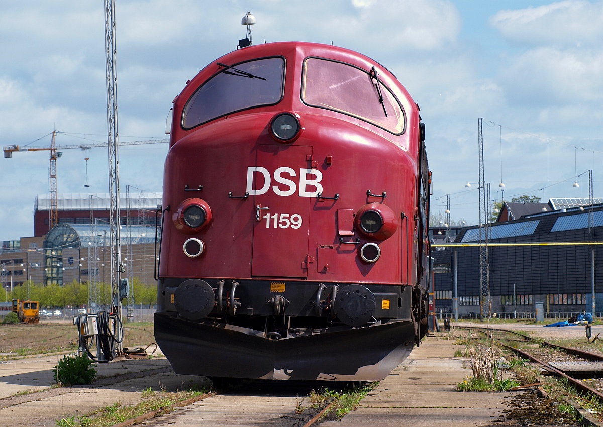 In Dänemark ohne Probleme möglich, Nahaufnahmen einer im Gbf an einer Tankstelle abgestellten MY hier der 1159(Museumstog)in Aarhus am 17.05.2010(üaVinG)