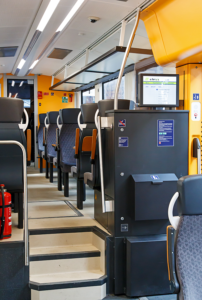 Innenraum von einem ALSTOM Coradia LINT 81 der vlexx (Vier-L�nder-Express), hier am 28.02.2015 im Hbf Frankfurt am Main.