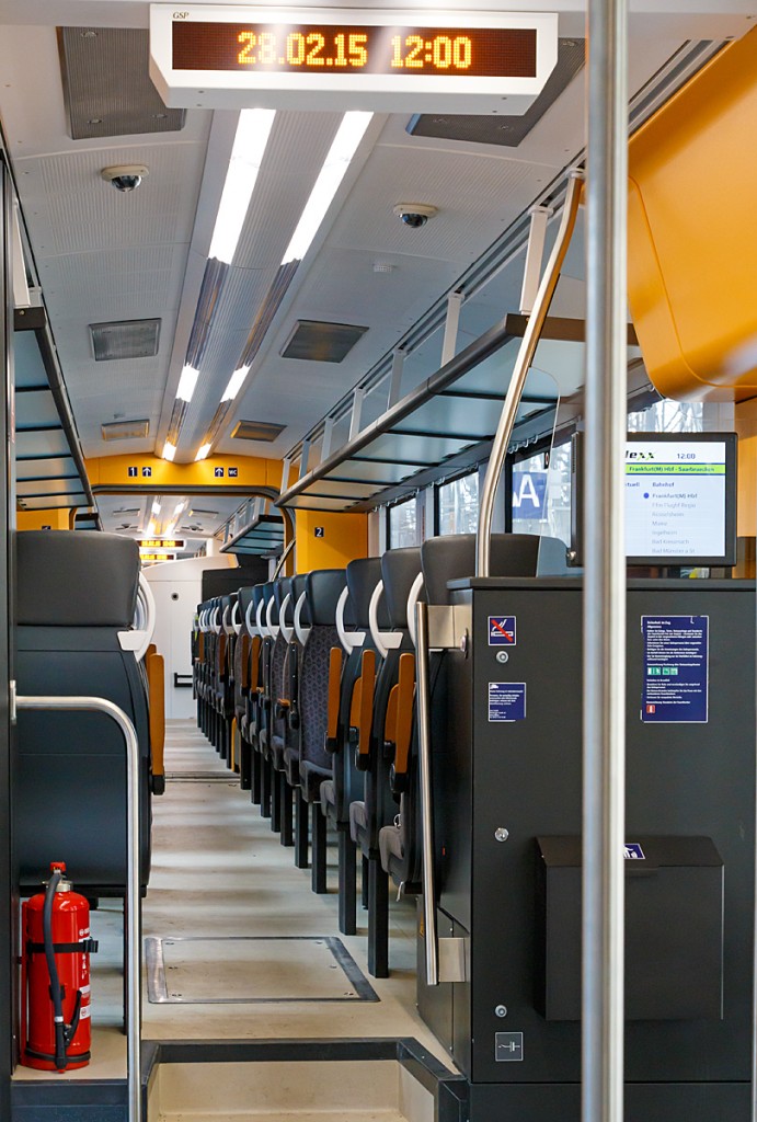Innenraum von einem ALSTOM Coradia LINT 81 der vlexx (Vier-L�nder-Express), hier am 28.02.2015 im Hbf Frankfurt am Main.