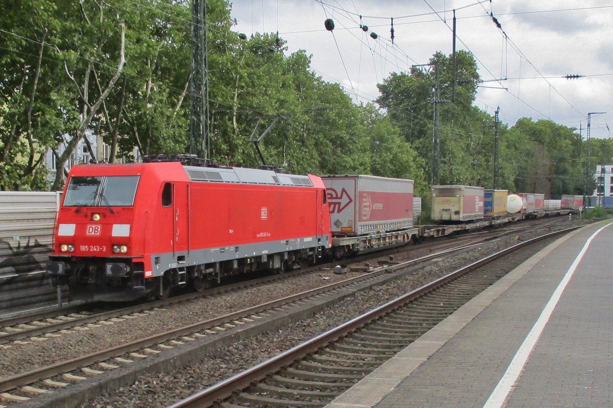 KLV mit 185 243 durchfahrt am 4.Oktober 2017 K�ln S�d.