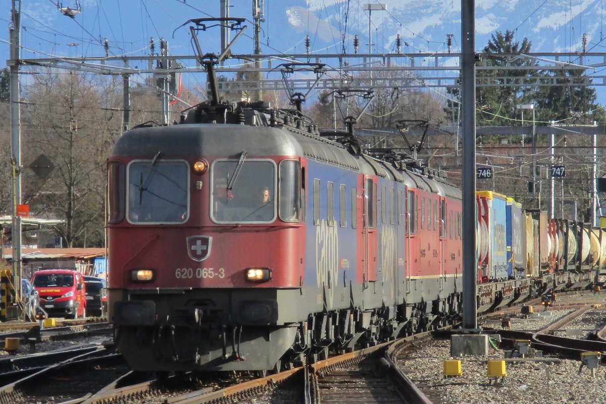 KLV mit 620 065 an der Spitze durchfahrt am 23 M�rz 2017 Thun.
