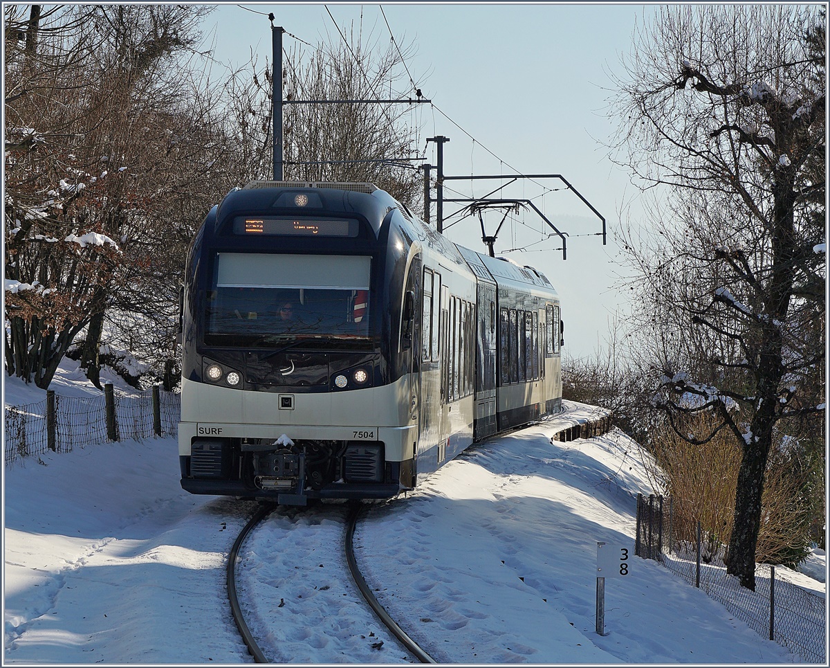 Kurz vor St-Légier Gare konnte ich den nach Vevey fahrenden CEV MVR SURF ABeh 2/6 7504 fotografieren.
18. Jan. 2017