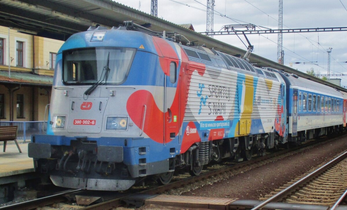 Leider mit Gegenlicht: CD 380 002 steht am 15 September 2017 in Tabor. 