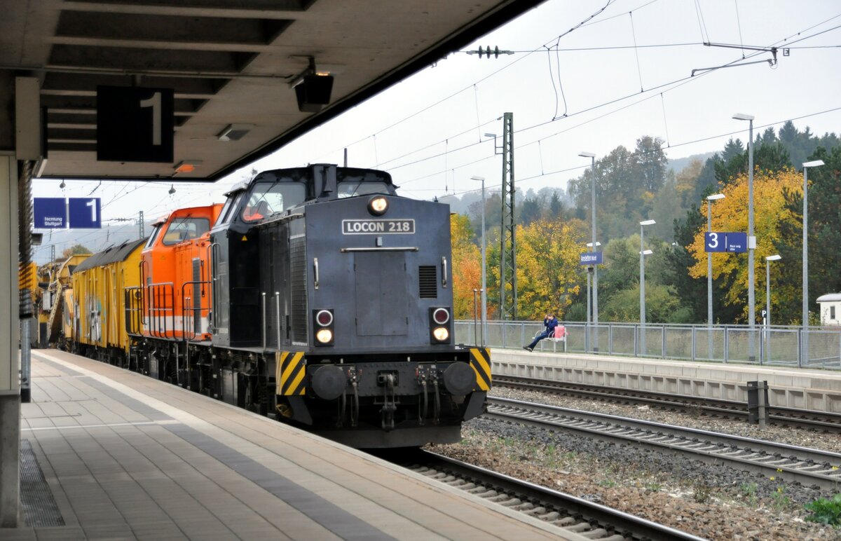 Locon 218 und eine weitere Mit Arbeitszug in Amstetten am 07.10.2010.