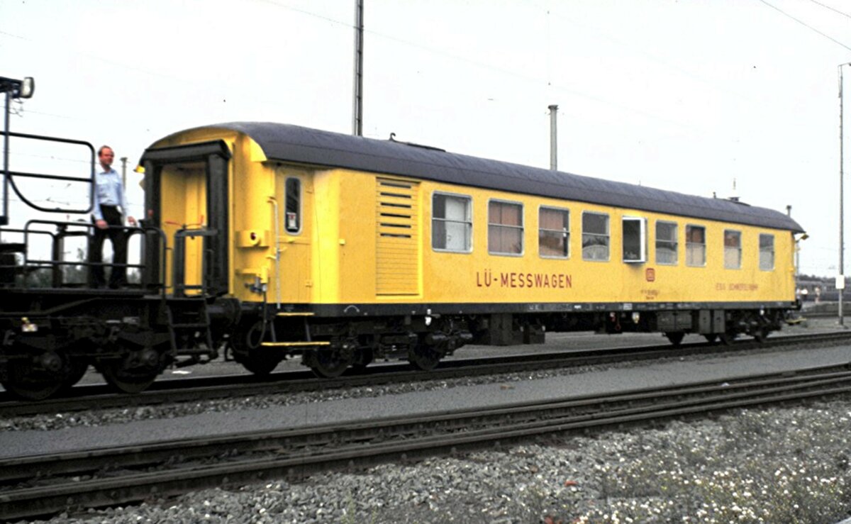 L�-Messwagen der DB; ein Begleitwagen der Eisenbahn-Schwerlastgruppe (ESG) Schwerte (Ruhr) mit Ladema�anzeige f�r das Verschieben der Ladung, bei der Parade 150 Jahre Eisenbahn in Deutschland am 14.09.1985 in N�rnberg.
