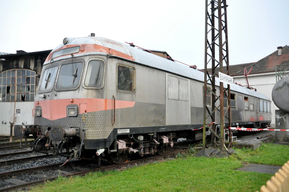Meßwagen 61 80 99 33 001-1 Silberling mit Steuerkabine (Wendezugeinrichtung) im Bahnpark Augsburg am 25.10.2009.