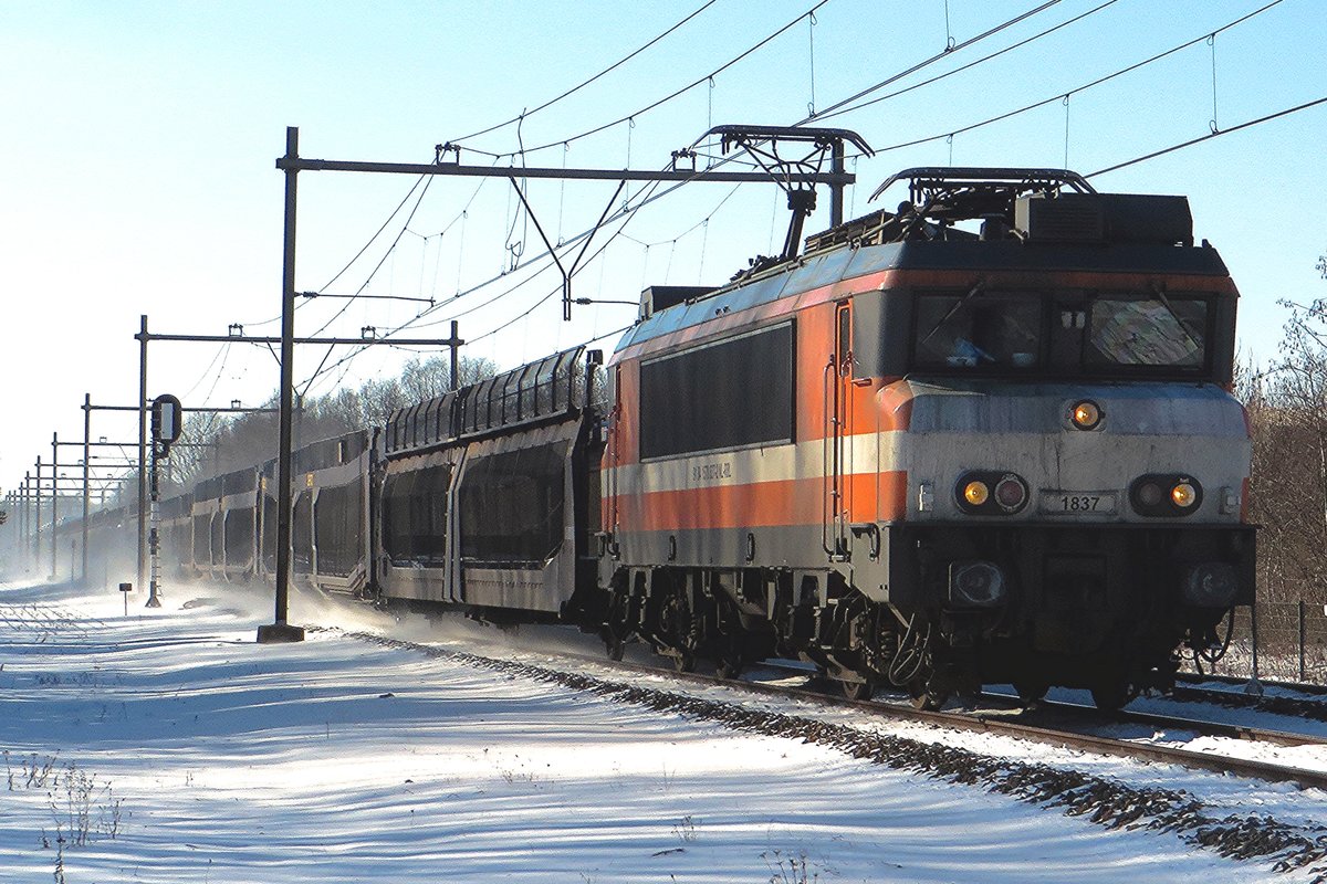 Mit der Gefcozug in Schlepp passiert RFO 1837 r�hig Alverna am 11 Februar 2021.