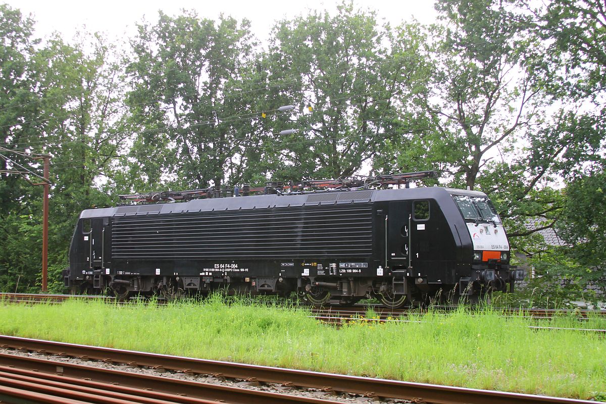 Mittlerweile ein seltener Gast in Pattburg/Padborg: die Dispolok/TXL ES 64 F4, hier die 
ES 64 F4-084 oder 189-984, 17.08.2023