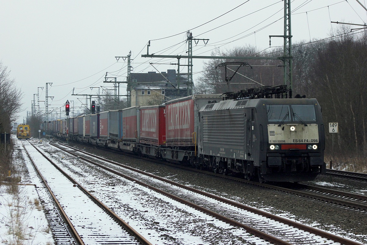 MRCE/TXL ES64F4-098/189 998-8(REV/KWEK/05.04.12) mit dem DGS 40576 aus Verona Q.E auf dem Weg nach Padborg/DK. Jübek 12.02.2017