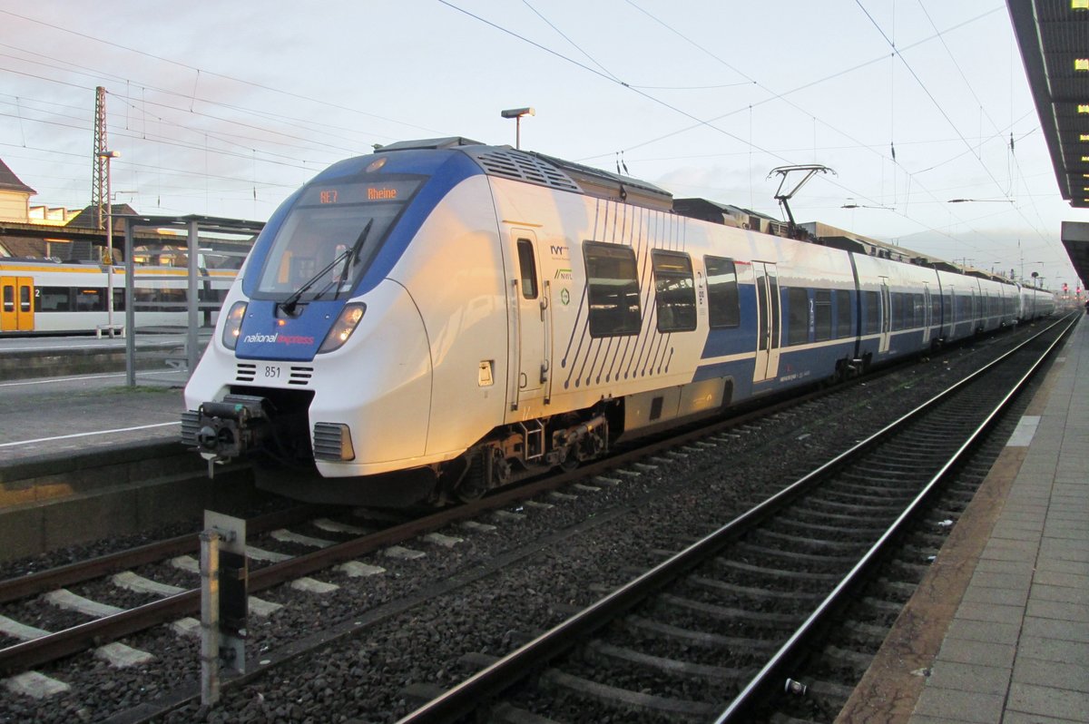 National Express 851 h�lt am 20 J�nner 2017 in Hamm.
