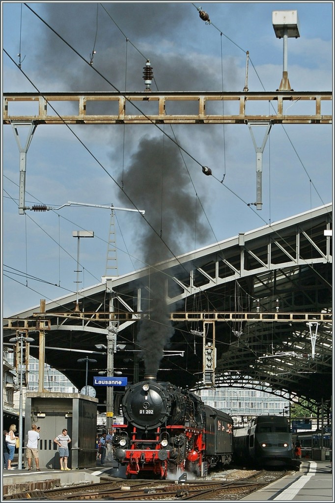 Nicht nur die Lok, auch die Rauchfahne finde ich beeindruckend.
Lausanne, den 24. Mai 2009