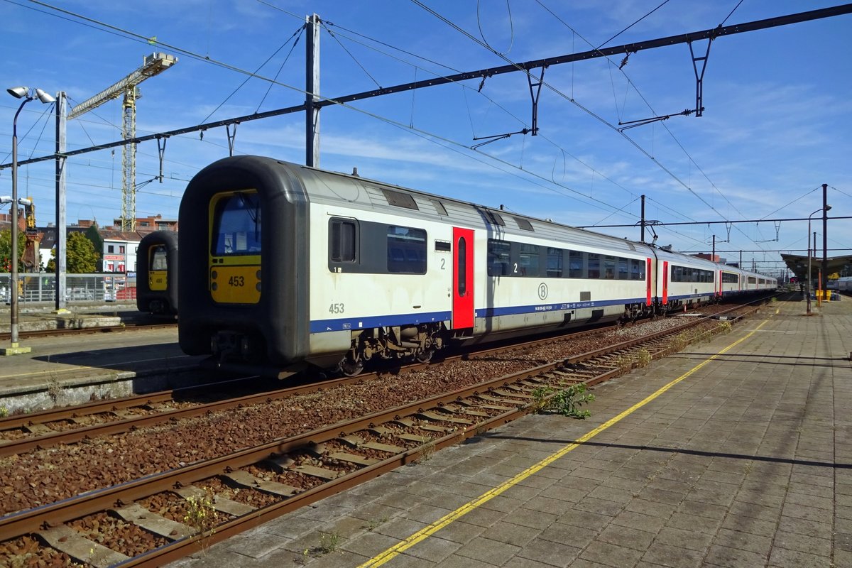 NMBS 453 steht am 20 September 2019 in Kortrijk.