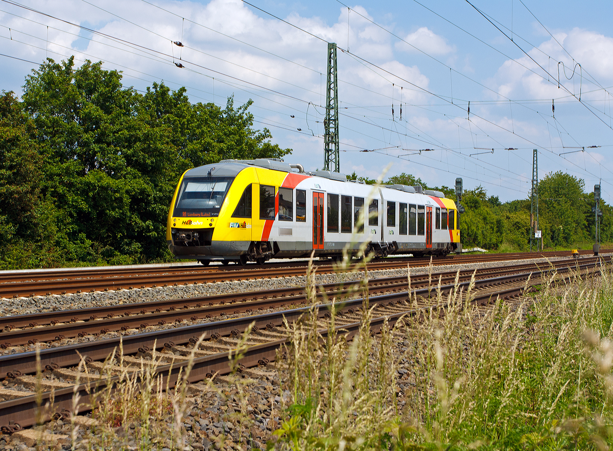 
Nun da der Dieseltriebwagen VT 277 der HLB - Hessische Landesbahn (95 80 0648 017-1 D-HEB / 95 80 0648 517-0 D-HEB) den Gießen verlassen hat und gleich den Hp Dutenhofen erreichen wird, fährt er als RB 25 Lahntalbahn (Fulda - Gießen - Wetzlar - Limburg/Lahn). Zuvor bis Gießen fuhr er als RB 35  Vogelsbergbahn . 

Man kann ohne Umsteigen von Fulda bis Limburg/Lahn fahren bzw. umgekehrt und benötigt für diese Stecke 3 Stunden.
