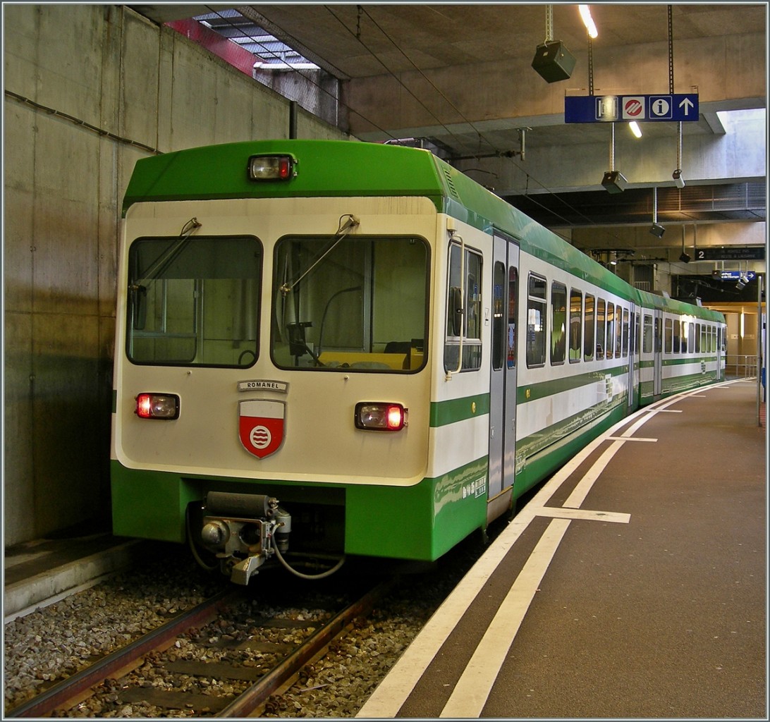 Obwohl Steuer- und Triebwagen heist der Zug, eine Einheit bildend, Be 4/8 N� 35  Romanel . Lausanne-Flon, den 6. Nov.  2013 