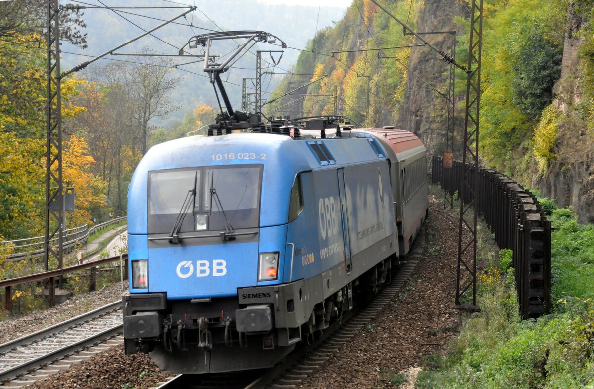 �BB 1016 023-2 Kyoto mit EC auf der Geislinger Steige am 06.10.2010.