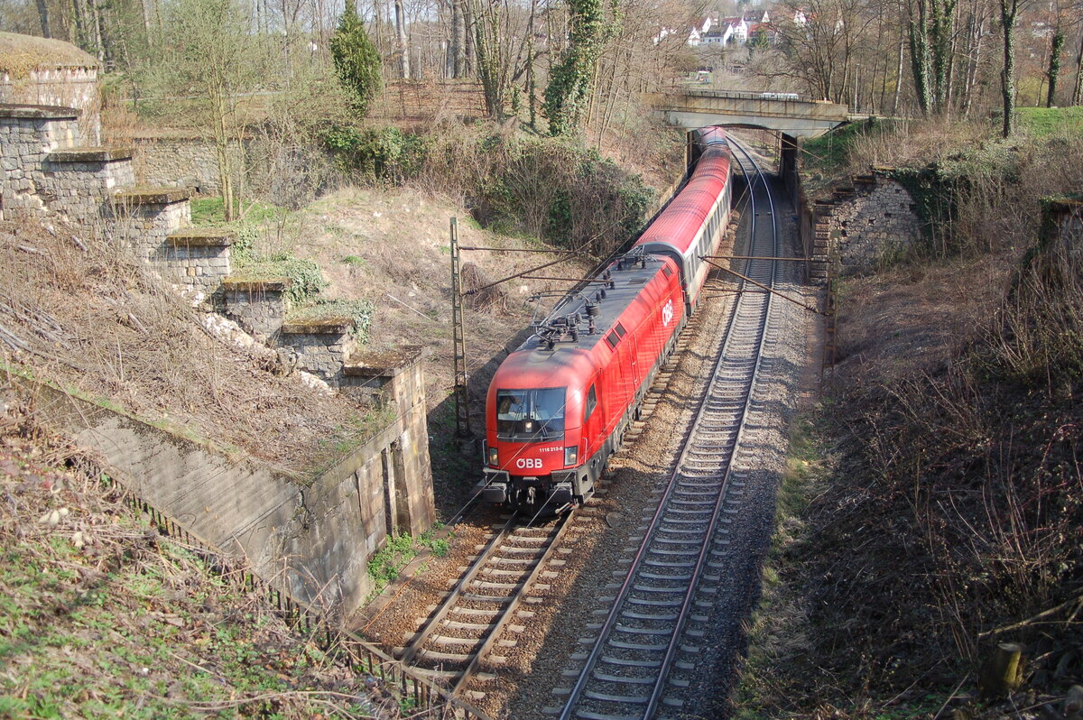 ÖBB 1116 213-8 mit EC Mozart in Ulm am 09.04.2009.