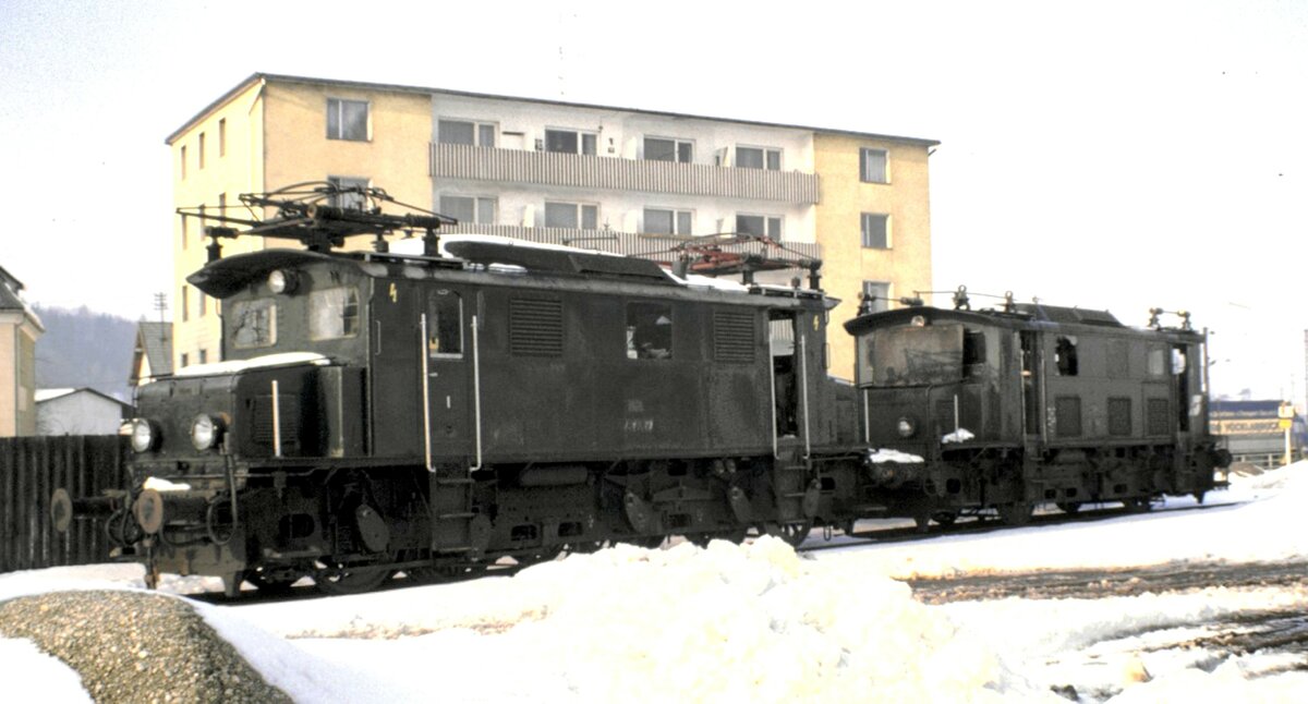 ÖBB 2 x 1080 zum Zerlegen in Attang-Puchheim am 20.03.1985.