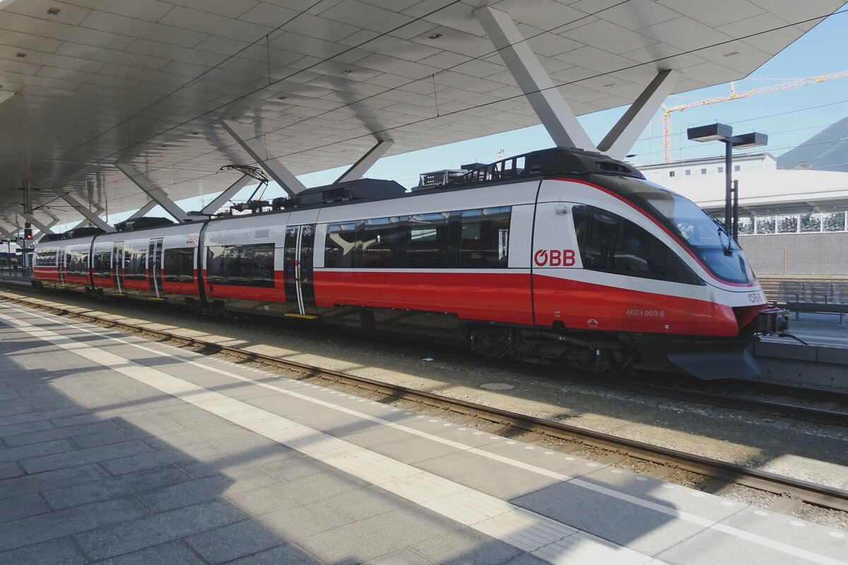 ÖBB 4023 003 treft am 26 Augustus 2021 in Salzburg Hbf ein und hat kurz zuvor die CityJet Farben bekommen.
