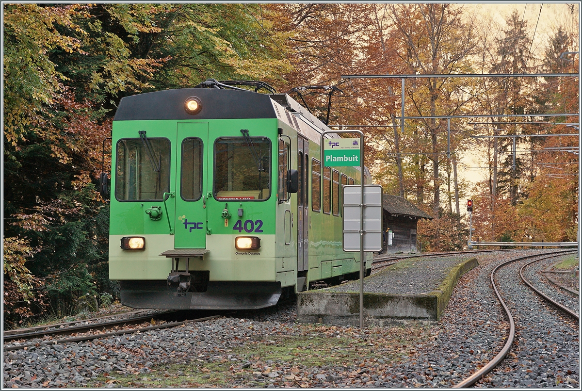Plambuit - einer der zur Zeit zahlreichen ASD Endstationen...

Unstabiles Gel�nde hat schon vor einiger Zeit die Strecke zwischen Exergilloud und Le S�pey (bzw. Les Planches) unterbrochen und nun hat die Forstwirtschaft beschlossen zwischen Plambuit und Exergilloud Waldarbeiten durchzuf�hren und daf�r sicherheitshalber auch diesen Streckenabschnitt zu sperren. Und in Plambuit gibt es nichts, ausser viel Wald, eine Bahnhof und den ASD BDe 4/4 4/4 402 der auf die R�ckfahrt nach Aigle wartet.

5. November 2021