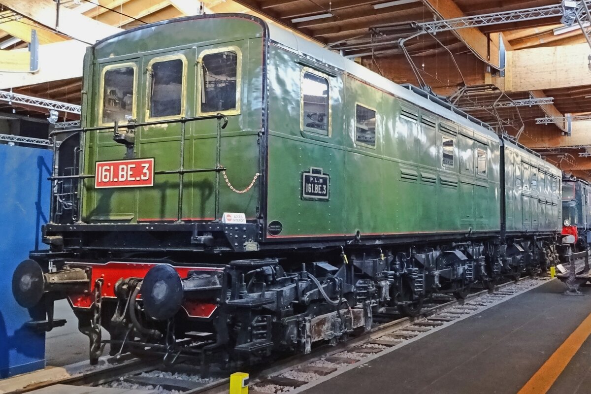 PLM 161.BE.03 steht am 30 Mai 2019 ins Cit� du Train in Mulhouse. Diese Riesenelloks bekamen ihren Strom von Oberleitung (1.500V=) und von der Stromschiene.